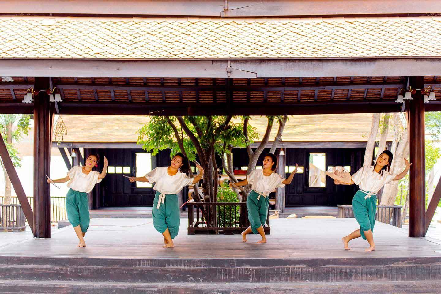 เรือนหมู่